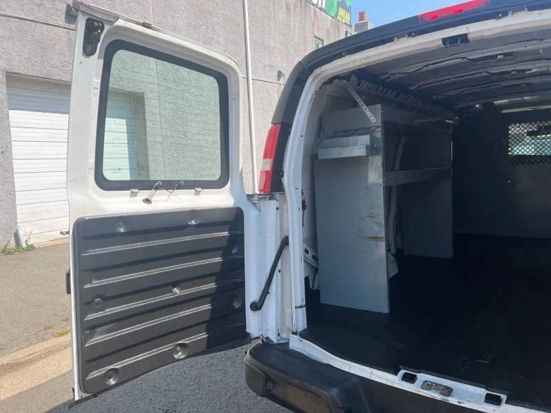 2021 GMC Savana - Image 11 of 12
