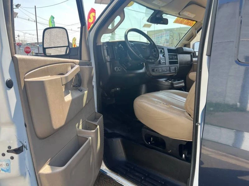 2021 GMC Savana - Image 7 of 12