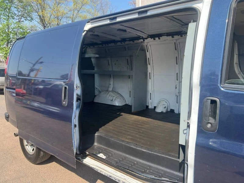 2021 GMC Savana - Image 11 of 12