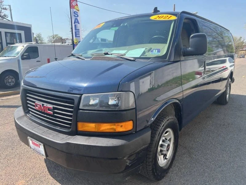 2021 GMC Savana - Image 8 of 12