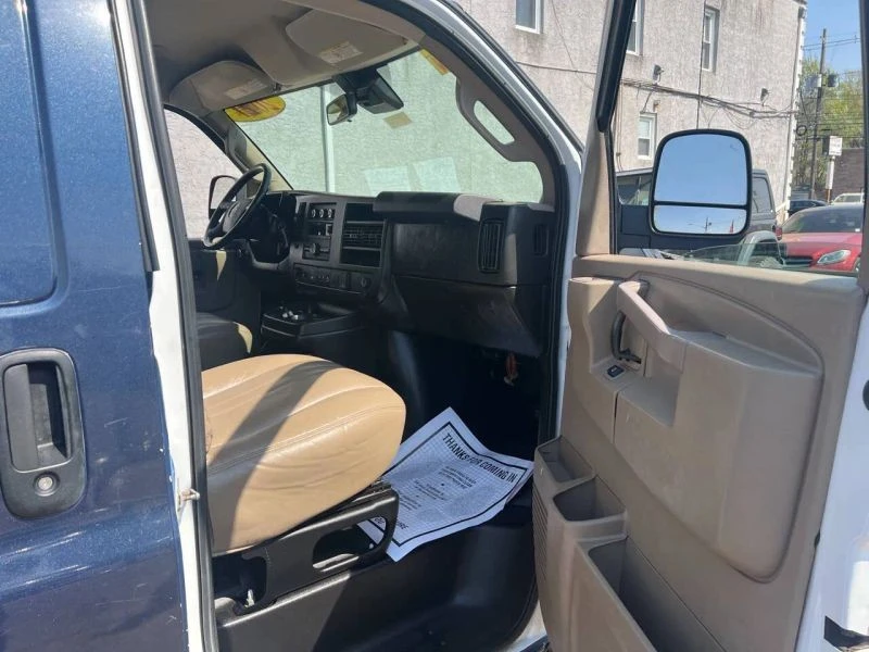 2021 GMC Savana - Image 10 of 12