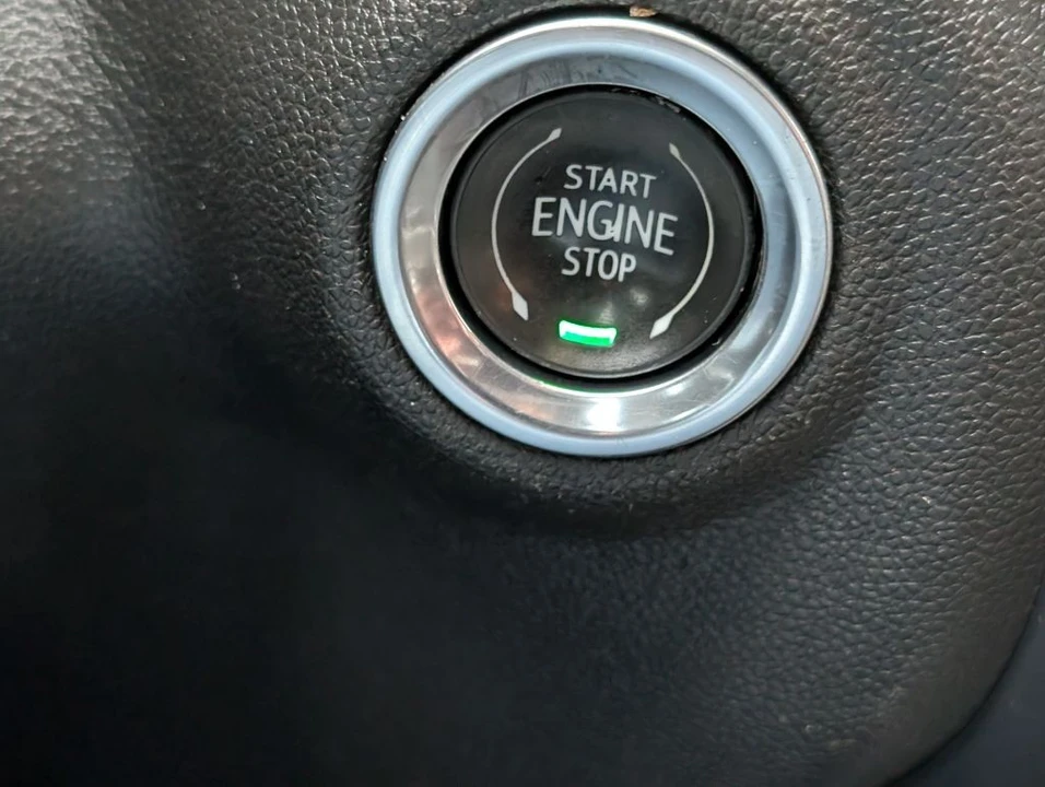 2021 GMC Sierra 5th Gen - Image 17 of 25