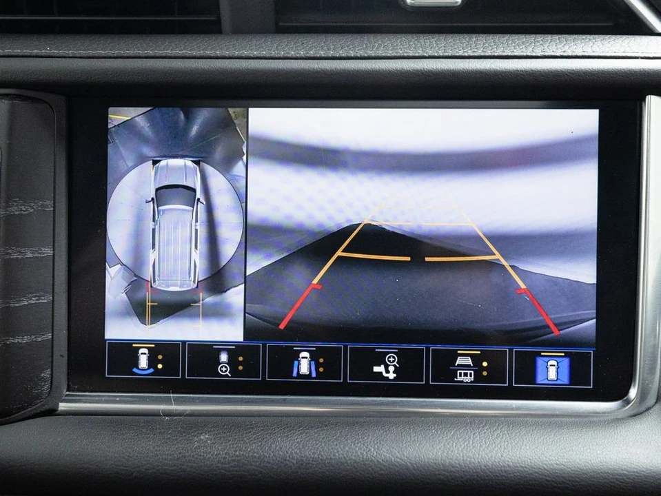 2021 GMC Yukon 5th Gen - Image 17 of 31