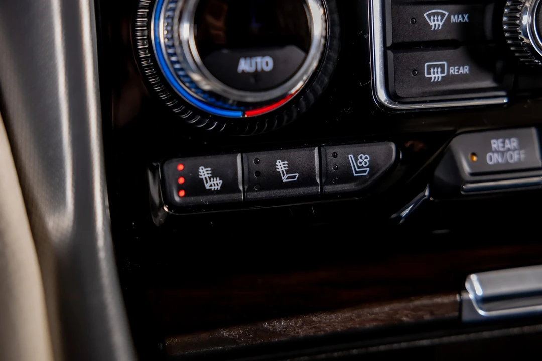 2021 GMC Yukon 5th Gen - Image 17 of 21
