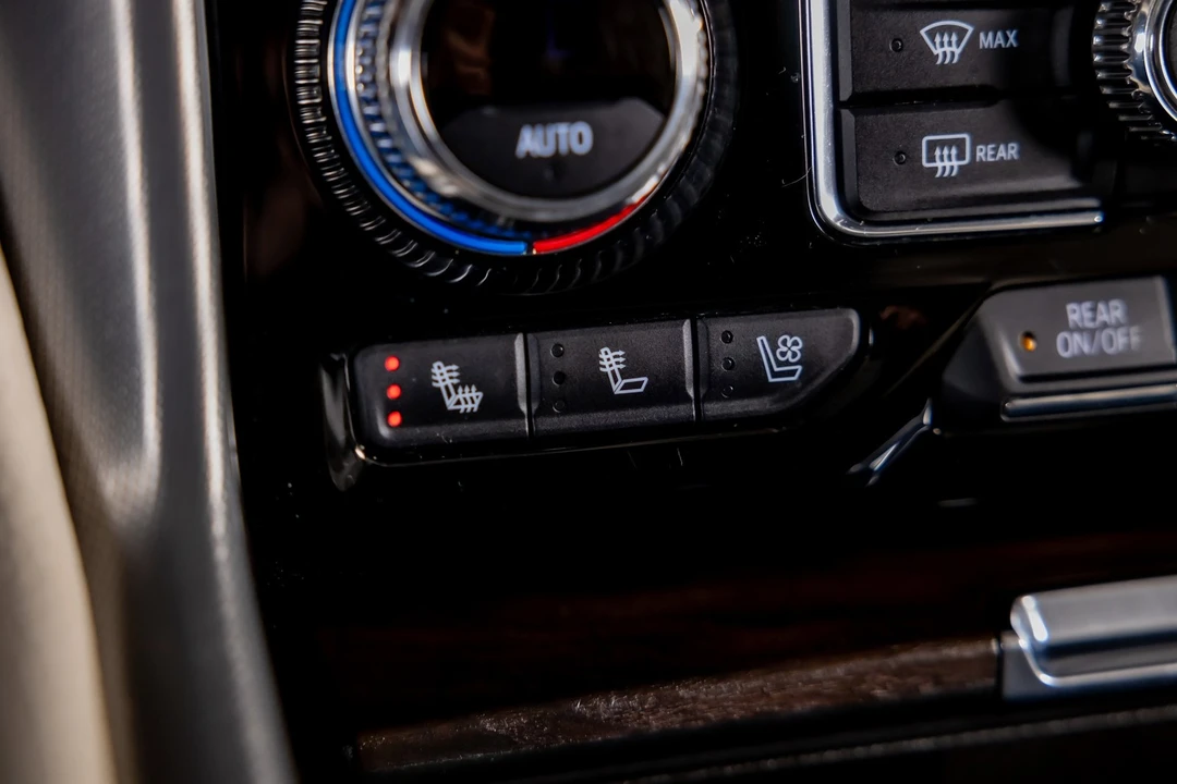 2021 GMC Yukon 5th Gen - Image 17 of 21