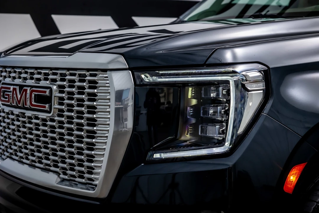 2021 GMC Yukon 5th Gen - Image 14 of 21
