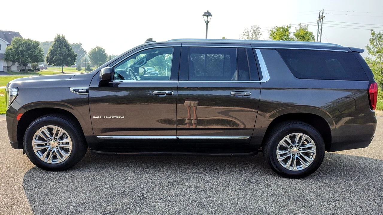 2021 GMC Yukon 5th Gen - Image 8 of 13