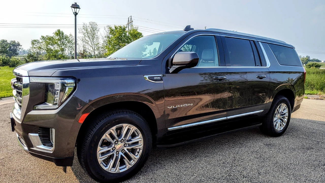 2021 GMC Yukon 5th Gen - Image 2 of 13