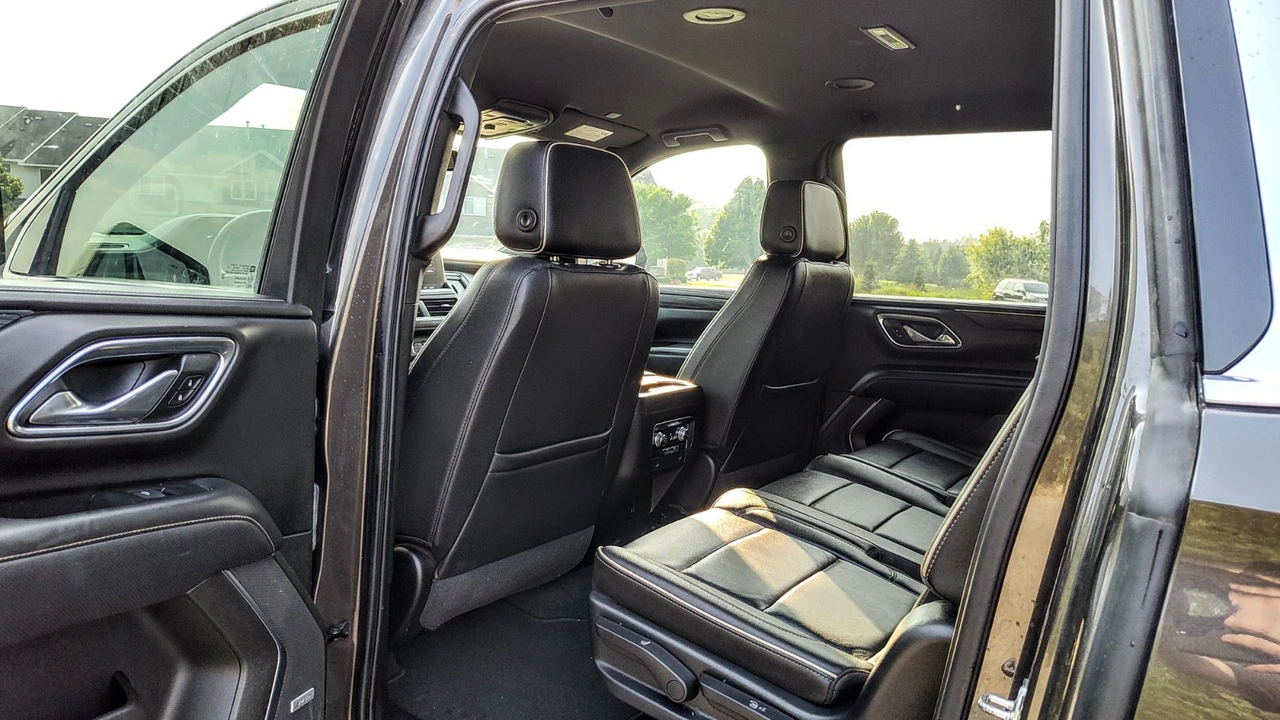 2021 GMC Yukon 5th Gen - Image 9 of 13