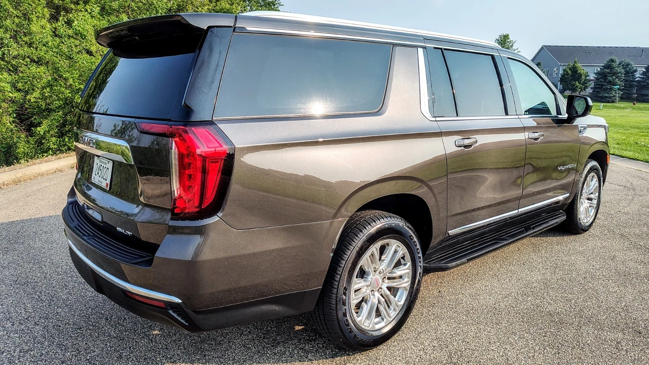 2021 GMC Yukon 5th Gen - Image 5 of 13