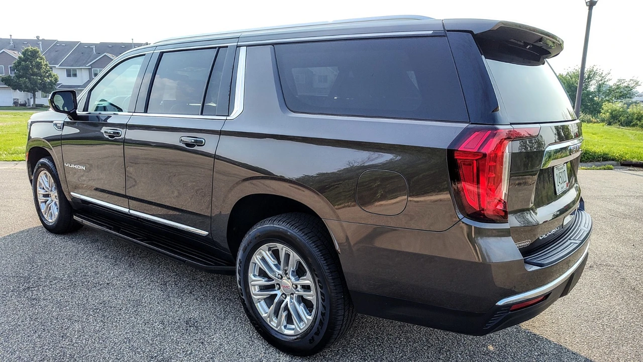 2021 GMC Yukon 5th Gen - Image 7 of 13
