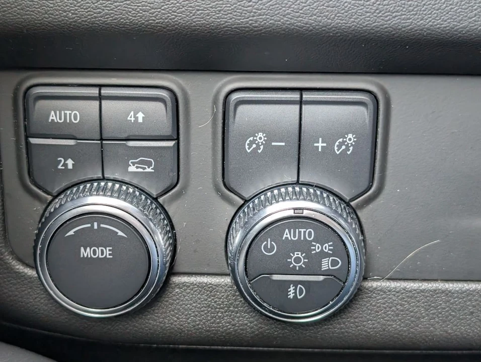 2021 GMC Yukon 5th Gen - Image 12 of 21