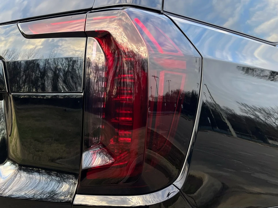 2021 GMC Yukon 5th Gen - Image 19 of 21