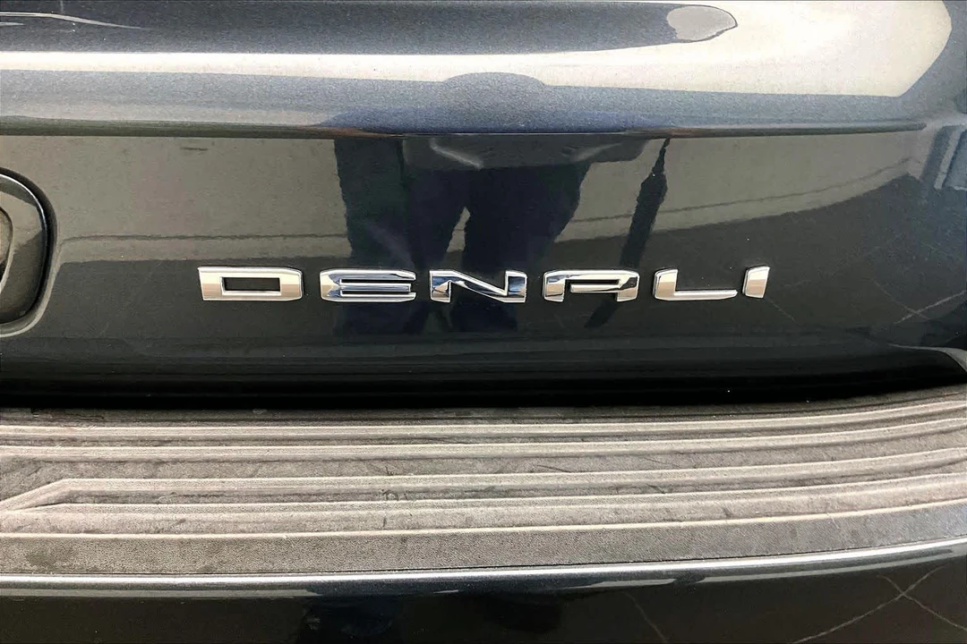 2021 GMC Yukon 5th Gen - Image 10 of 12