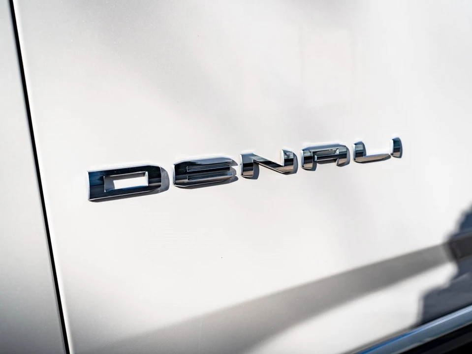 2021 GMC Yukon 5th Gen - Image 17 of 21
