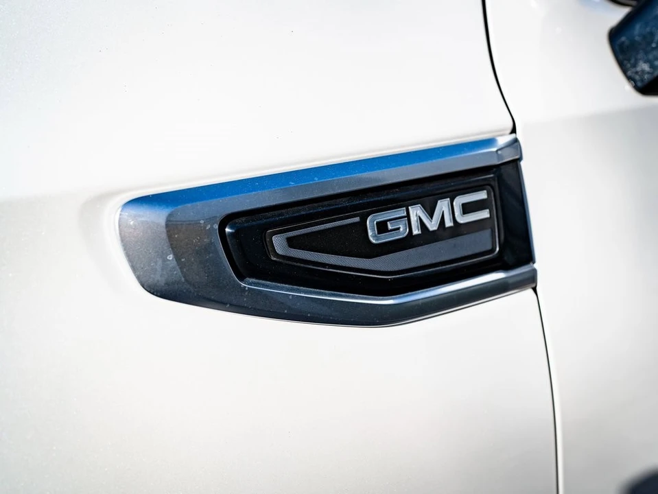 2021 GMC Yukon 5th Gen - Image 16 of 21