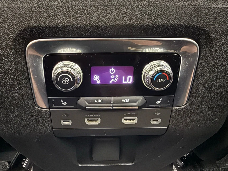 2021 GMC Yukon 5th Gen - Image 25 of 31