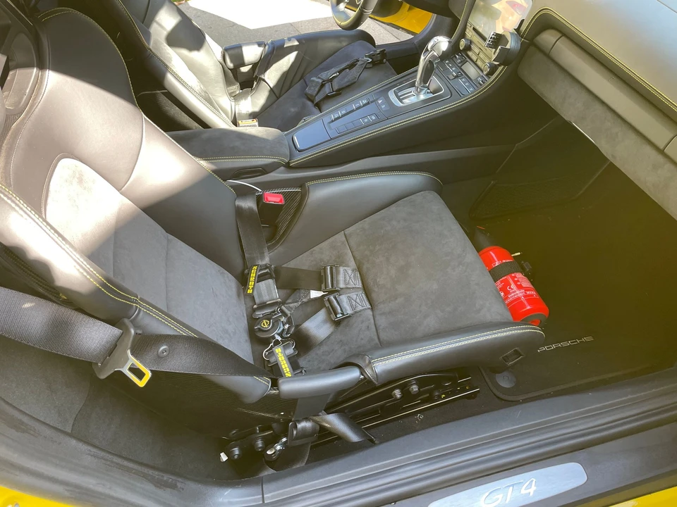 2021 Porsche 718 Cayman GT4 - Image 11 of 15