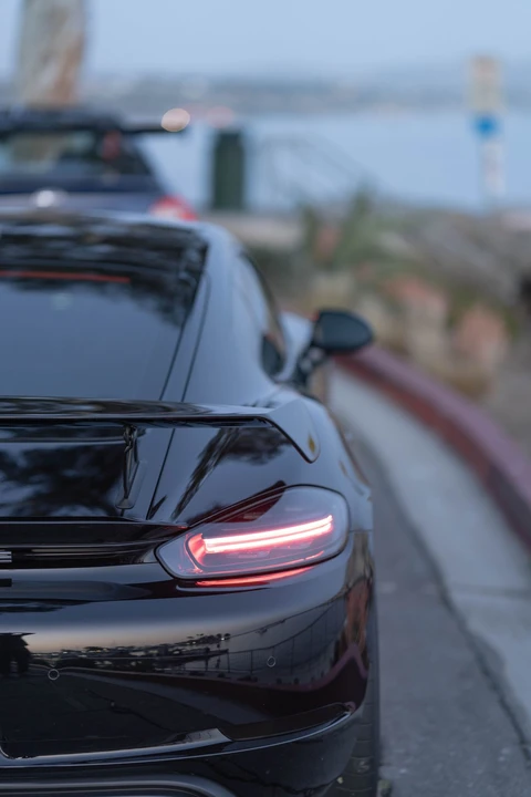 2021 Porsche 718 Cayman GT4 - Image 4 of 7