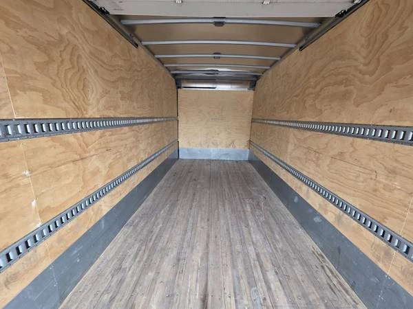 2021 Hino 268 - Image 5 of 7