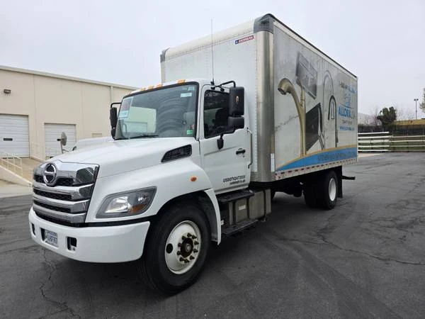 2021 Hino 268 - Image 2 of 12