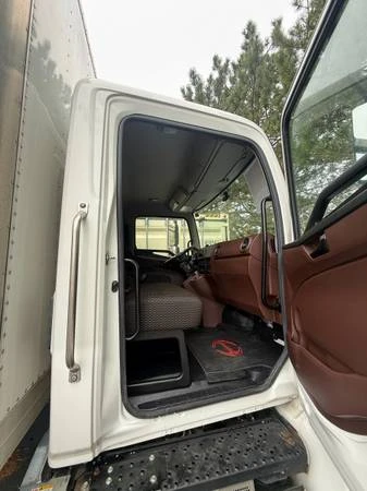 2021 Hino 268 - Image 7 of 12