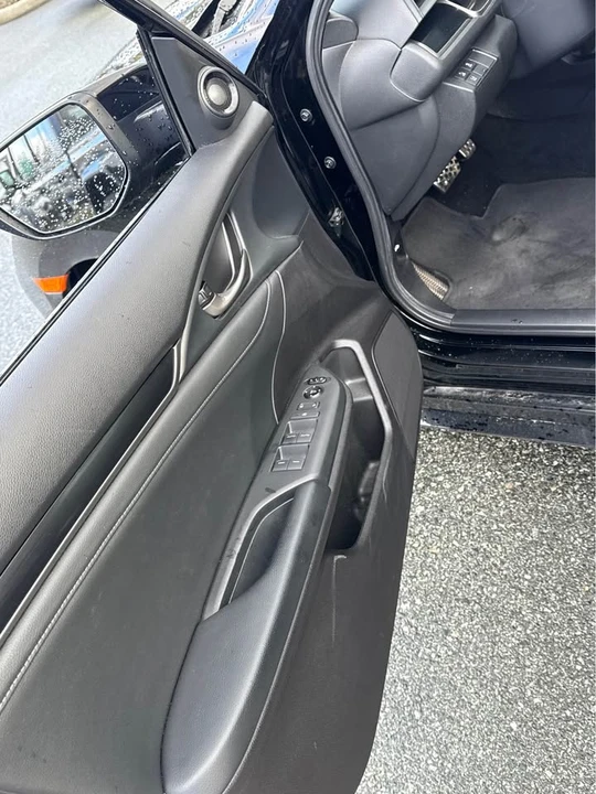 2021 Honda Civic 10th Gen - Image 10 of 12