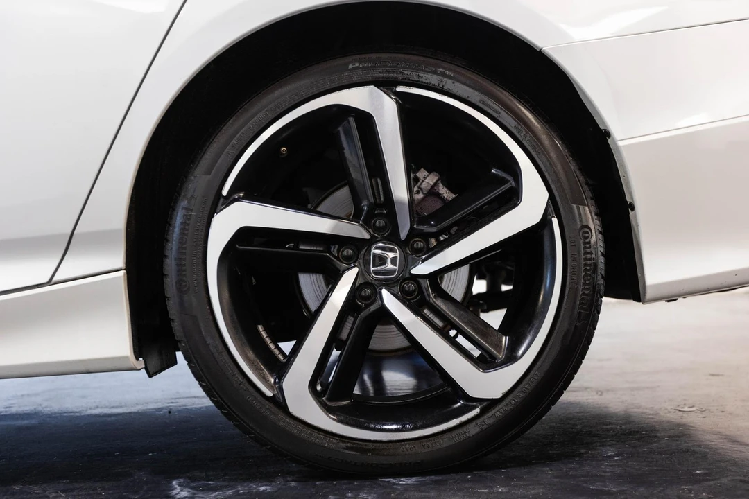 2021 Honda Accord 10th Gen - Image 9 of 12