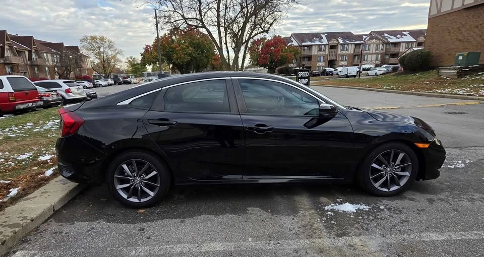 2021 Honda Civic 10th Gen - Image 5 of 10