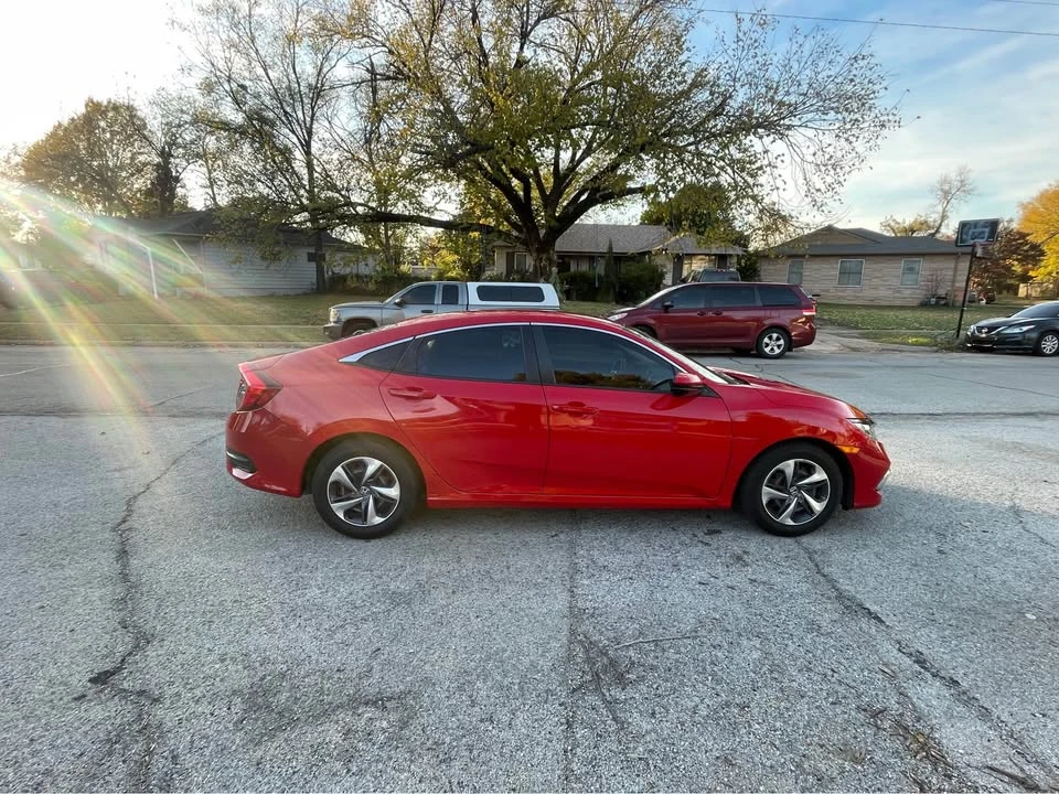 2021 Honda Civic 10th Gen - Image 8 of 17