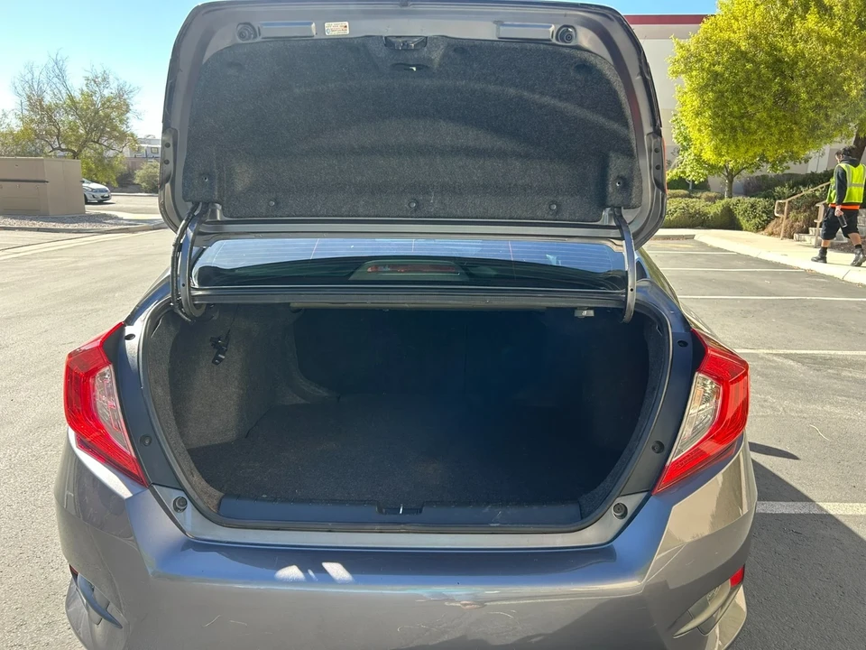 2021 Honda Civic 10th Gen - Image 9 of 18
