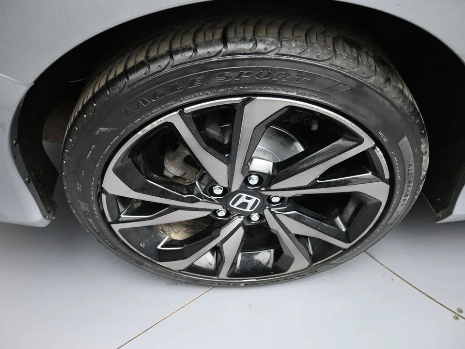 2021 Honda Civic 10th Gen - Image 12 of 21