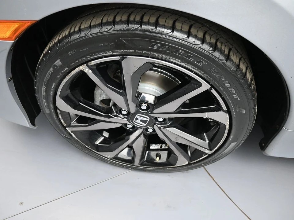 2021 Honda Civic 10th Gen - Image 14 of 21