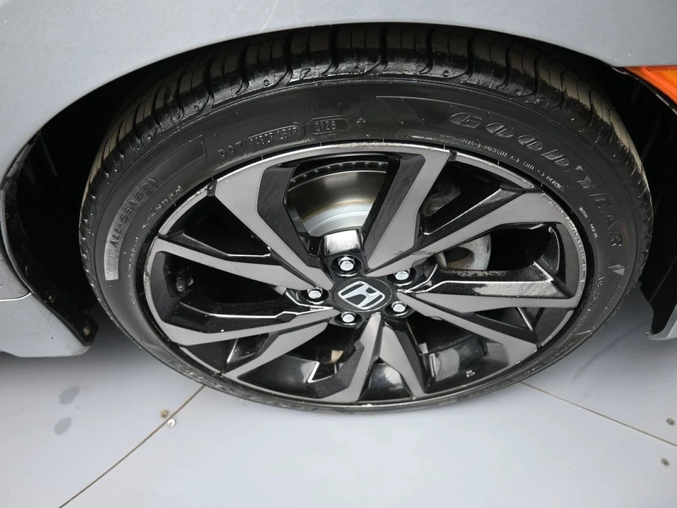 2021 Honda Civic 10th Gen - Image 13 of 21
