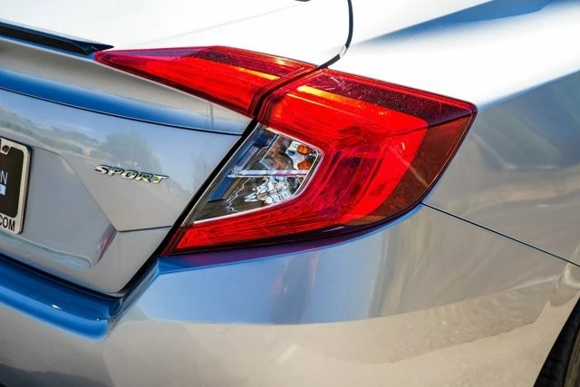 2021 Honda Civic 10th Gen - Image 11 of 31