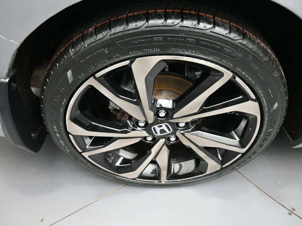 2021 Honda Civic 10th Gen - Image 12 of 21