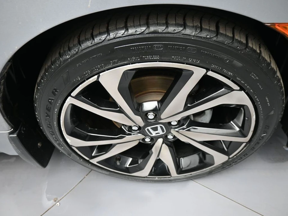 2021 Honda Civic 10th Gen - Image 13 of 21