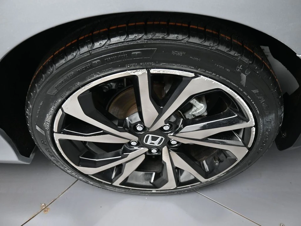 2021 Honda Civic 10th Gen - Image 15 of 21