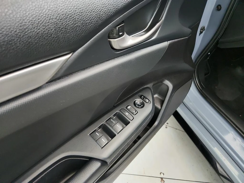 2021 Honda Civic 10th Gen - Image 19 of 31