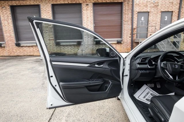 2021 Honda Civic 10th Gen - Image 16 of 21