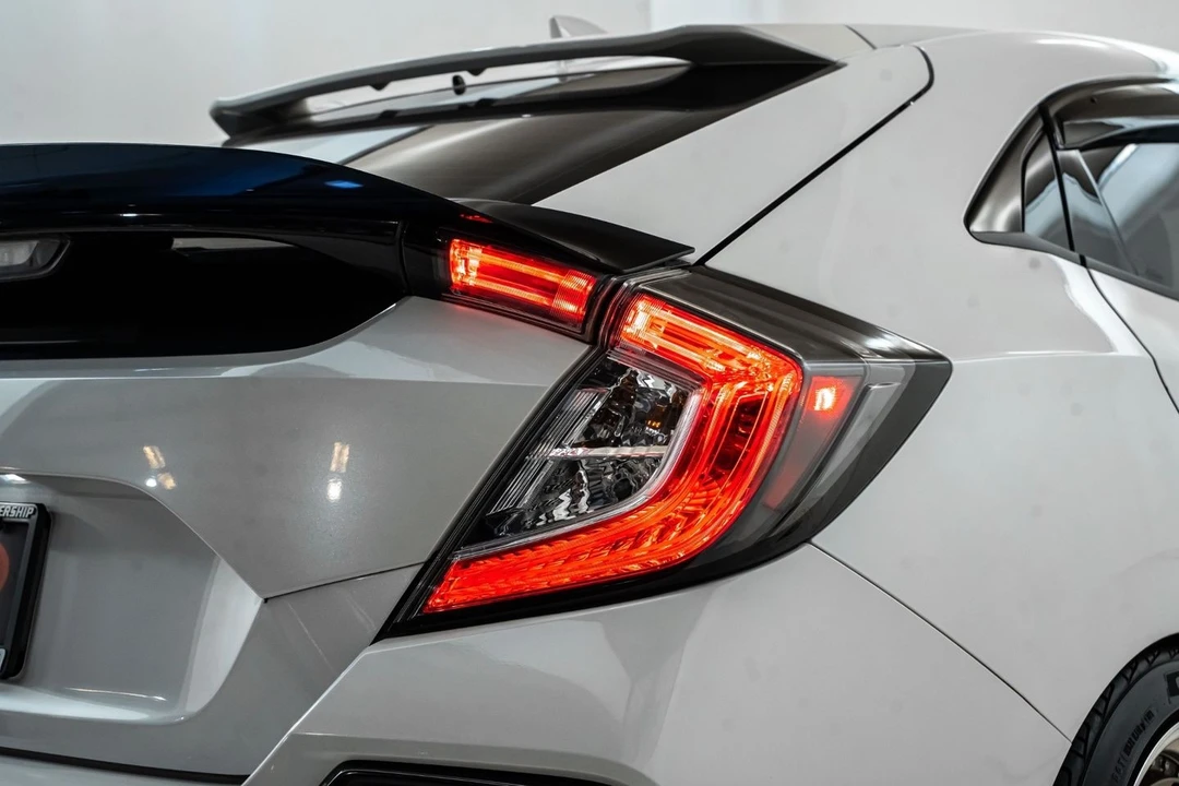 2021 Honda Civic 10th Gen - Image 13 of 31