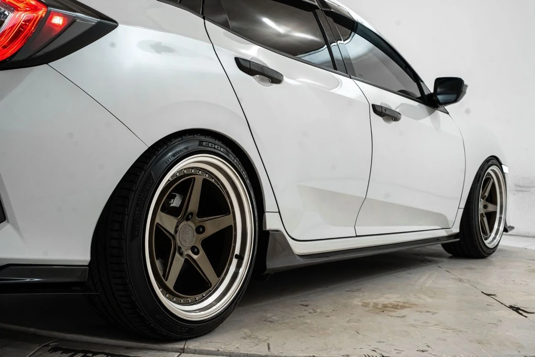 2021 Honda Civic 10th Gen - Image 14 of 31