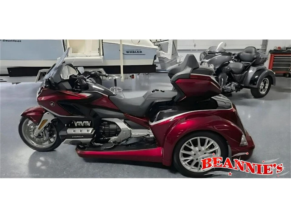 2021 Honda Gold Wing - Image 2 of 10