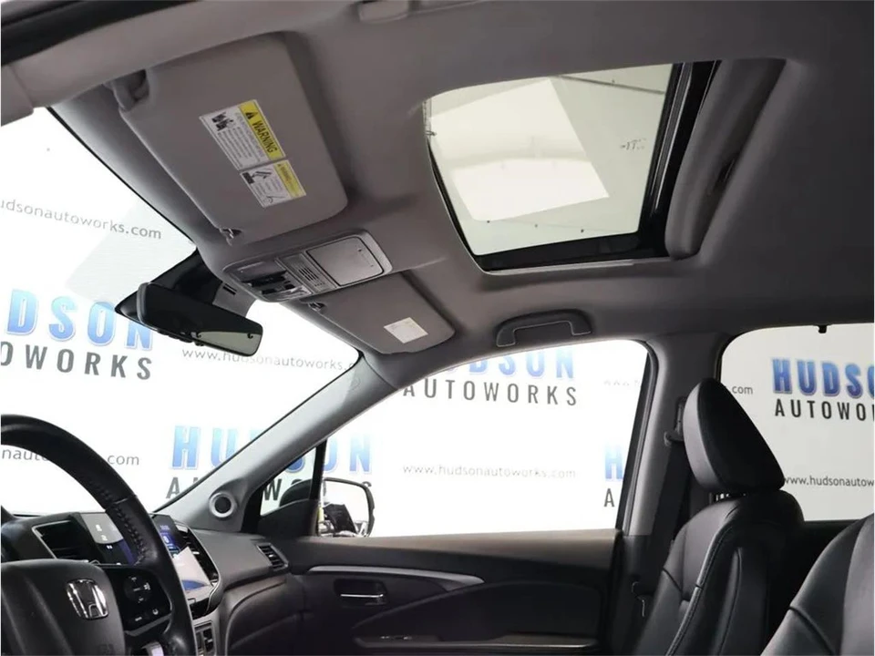 2021 Honda Pilot 3rd Gen - Image 23 of 31