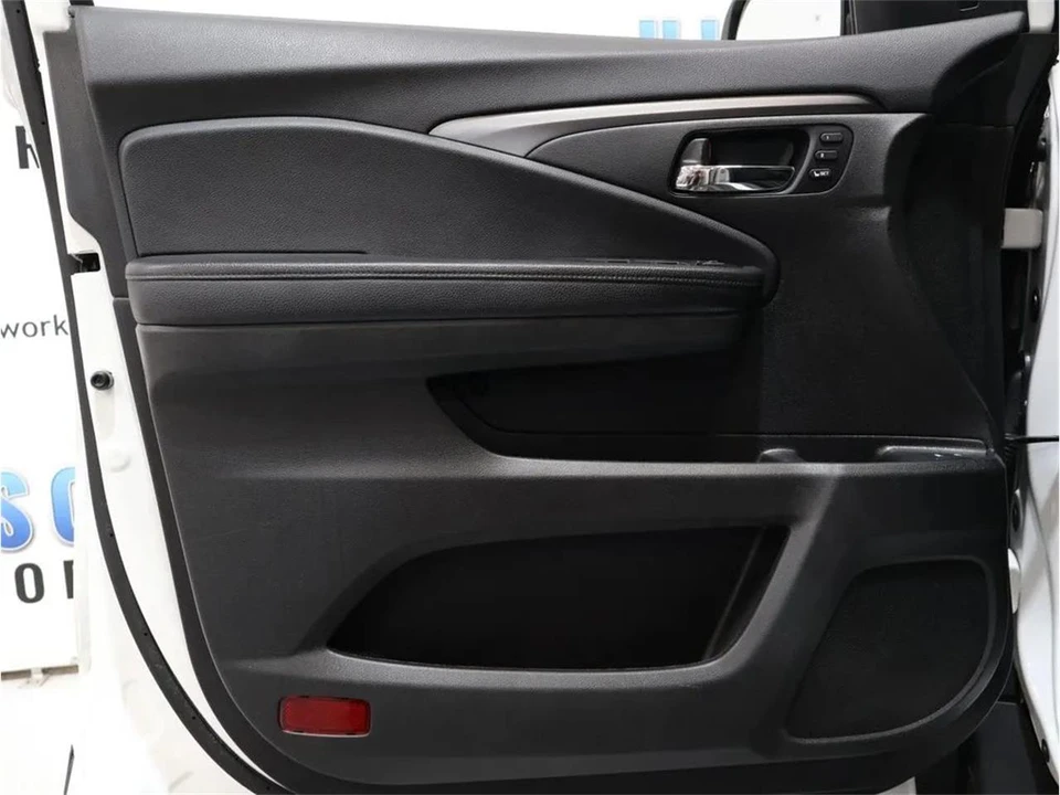 2021 Honda Pilot 3rd Gen - Image 10 of 31