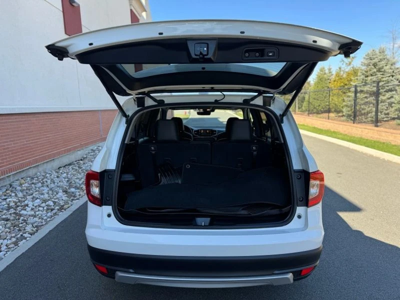 2021 Honda Pilot 3rd Gen - Image 9 of 12