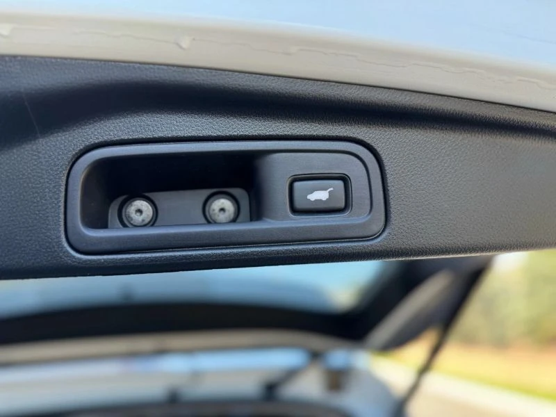 2021 Honda Pilot 3rd Gen - Image 11 of 12