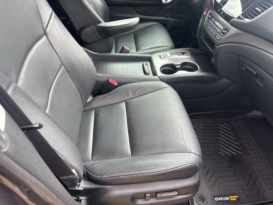 2021 Honda Pilot 3rd Gen - Image 16 of 21