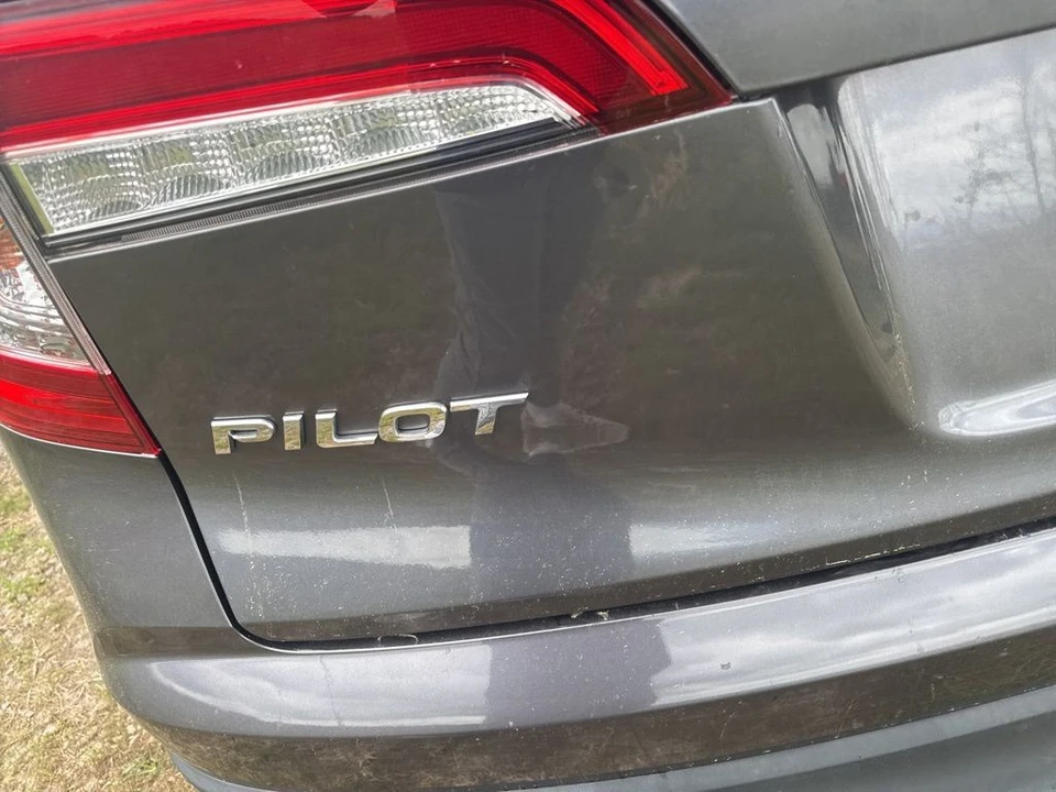 2021 Honda Pilot 3rd Gen - Image 10 of 21
