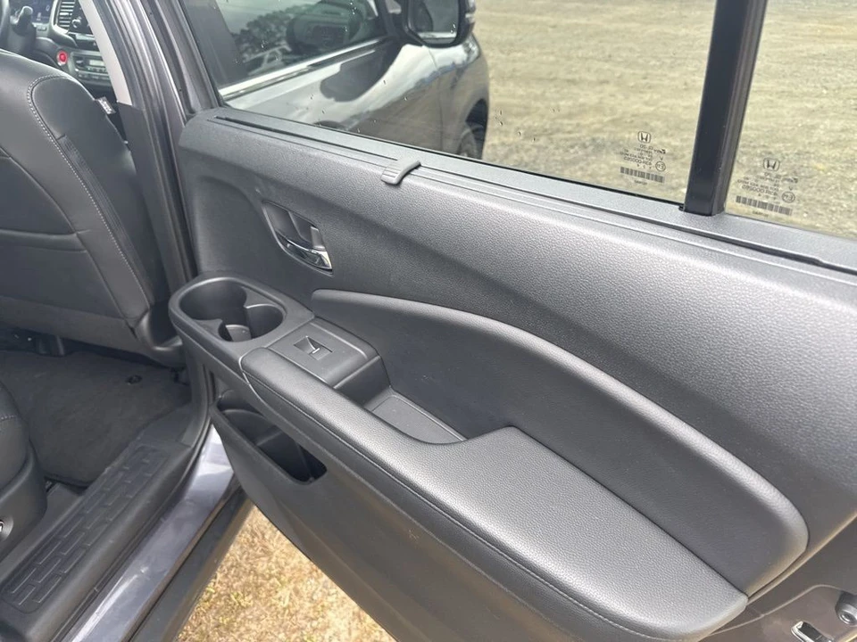 2021 Honda Pilot 3rd Gen - Image 13 of 21